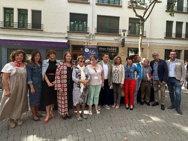 Manuel Serrano reitera el apoyo y cariño del Ayuntamiento a los enfermos de Alzheimer y agradece a AFA la gran labor que realiza para mejorar la calidad de vida de sus usuarios