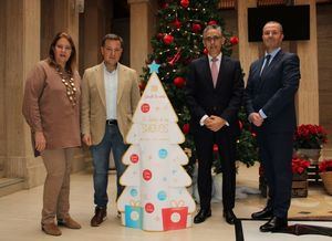 El Ayuntamiento de Albacete se suma a la iniciativa solidaria ‘El árbol de los sueños’ de CaixaBank para que los niños y niñas más desfavorecidos tengan un regalo esta Navidad