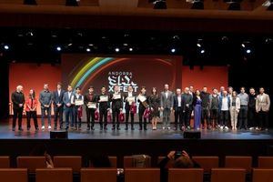 El saxofonista de la Banda Sinfónica Municipal de Albacete, Tomás Jerez, participa un año más en el festival ‘Andorra Sax Fest’ y entrega el premio a la leyenda viva del saxofón clásico, Jean-Marie Londeix