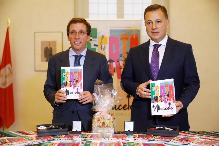 La Feria de Albacete se promocionará en Madrid gracias al protocolo suscrito entre Manuel Serrano y José Luis Martínez-Almeida