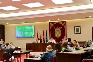 Manuel Serrano apuesta por el trabajo conjunto entre administraciones y entidades para ofrecer una acogida digna a todos los temporeros que vienen a trabajar en las campañas agrícolas