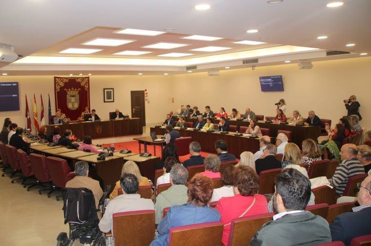 La bajada en un 6,66 por ciento del Impuesto de la Plusvalía aprobada por el Ayuntamiento supondrá un ahorro de 645.000 euros en 2025