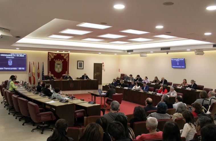 El Ayuntamiento aprueba una declaración institucional de apoyo y dignificación de las profesiones de abogado y procurador en relación con su protección social