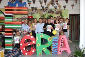 Manuel Serrano agradece a Asprona su contribución para que la Feria de Albacete sea “una feria para todos” a través de los 200 programas en lectura fácil editados este año