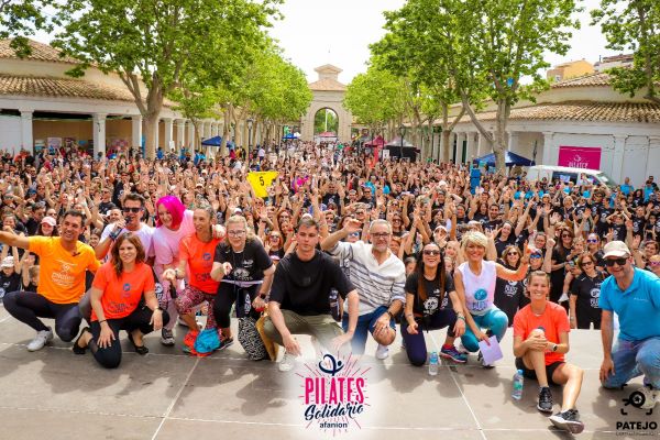 La séptima edición de Pilates Solidario a favor de Afanion bate el récord mundial con 3.650 asistentes