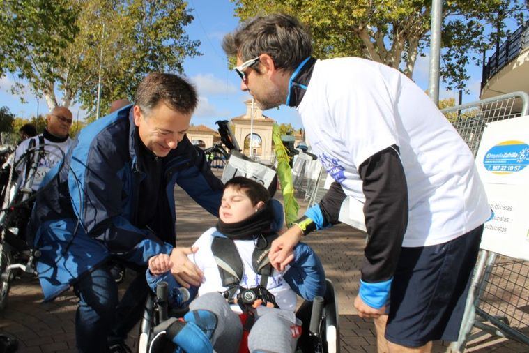 Manuel Serrano reitera el apoyo del Ayuntamiento a todas a aquellas iniciativas que fomenten el deporte y favorezcan la inclusión y la accesibilidad como la V Carrera de Metasport