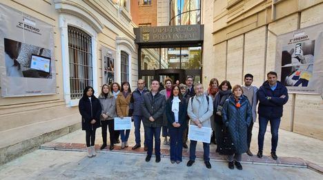 El Palacio de la Diputación de Albacete se viste con fotos-denuncia contra todo tipo de violencias hacia las mujeres
