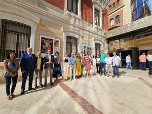 La fachada de la Diputación de Albacete luce ‘¡A la Feria!’: un recorrido por la memoria de las fiestas populares a través de los archivos municipales