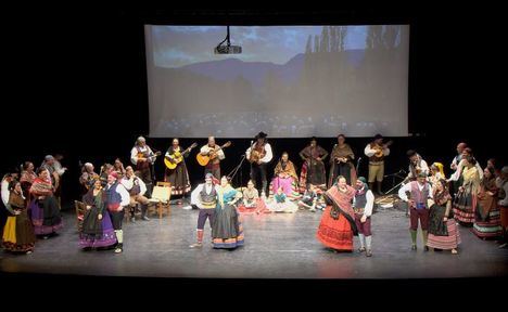 El Grupo de folklore “Abuela Santa Ana” ofrecerá el espectáculo “A esta puerta hemos llegado” en el Auditorio Municipal