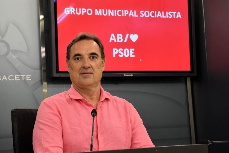 Jacinto Navarro destaca la necesidad de mejorar las condiciones de entrenamiento de los equipos y deportistas de primer nivel para fomentar el deporte local
 