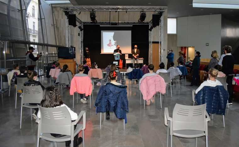 Alumnos del Real Conservatorio Superior de Música y Danza de la Diputación disfrutan de dos encuentros pedagógicos ofrecidos por integrantes del Ballet Nacional de España