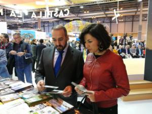 Orlena De Miguel, de Ciudadanos, que ha visitado FITUR, aboga por aumentar la apuesta por el turismo gastronómico, enológico y cultural