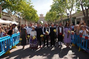 Cabañero encabeza la delegación de la Diputación en una Ofrenda de Flores admirada por toda la provincia