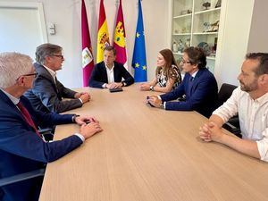 Manuel Serrano se reúne con la nueva delegada de Aquona para “seguir avanzando en la sostenibilidad y el suministro de agua de calidad en Albacete”