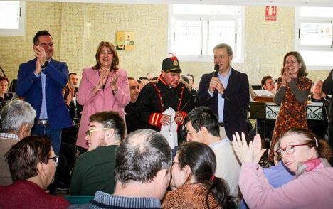 Manuel Serrano anuncia que el Ayuntamiento apoyará el transporte a centros ocupacionales o de inserción con ayudas de 60.000 euros para facilitar la inclusión
