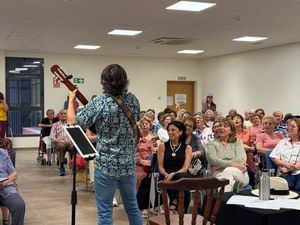 El Ayuntamiento destina 70.000 euros anuales para promover la participación de personas mayores y otros colectivos en los centros socioculturales