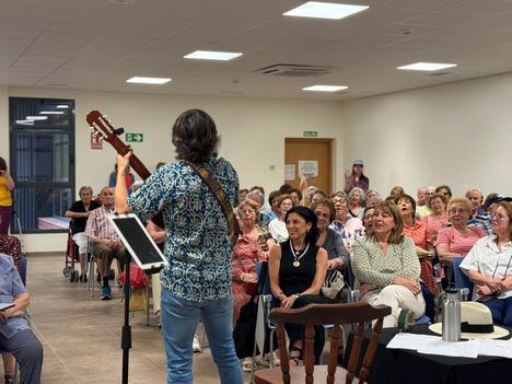 El Ayuntamiento destina 70.000 euros anuales para promover la participación de personas mayores y otros colectivos en los centros socioculturales