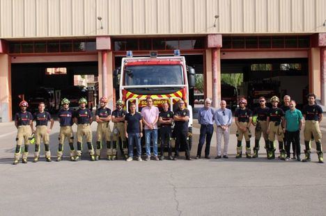 Un nuevo camión nodriza para los bomberos, con un coste de casi medio millón de euros, mejorará la eficacia y operatividad del servicio de extinción
