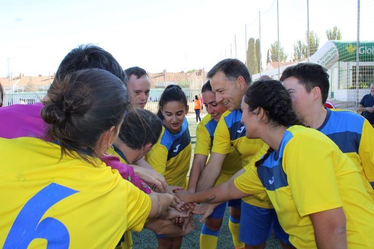Manuel Serrano anuncia la construcción de dos nuevos campos de fútbol de césped artificial en la zona de Imaginalia