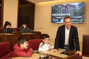 El Ayuntamiento va a destinar 72.000 euros al transporte escolar para el programa ‘Conoce tu ciudad’ y para que alumnos de las pedanías se desplacen a actividades culturales