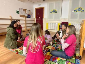El Plan Corresponsables ofrecerá atención grupal a niños de hasta 12 años en seis centros municipales, para apoyar la conciliación