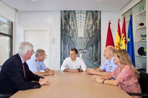 El alcalde recibe al nuevo coronel de la Base Aérea y le emplaza a “seguir trabajando juntos por el desarrollo de Albacete”