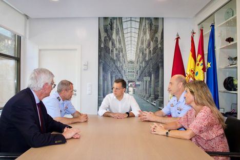 El alcalde recibe al nuevo coronel de la Base Aérea y le emplaza a “seguir trabajando juntos por el desarrollo de Albacete”