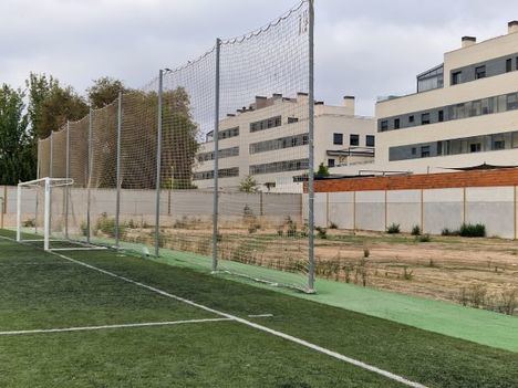 El Ayuntamiento invertirá 270.000 euros en cambiar el césped artificial del campo de fútbol de Paseo de la Cuba para “mejorar el rendimiento y la seguridad de los deportistas”