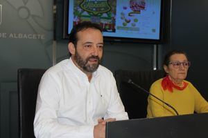 Carlos Calero impulsa la Muestra de Artesanía y el Mercado Navideño como “espacios de encuentro y dinamización” en la Navidad Cultural de Albacete 2025/2026