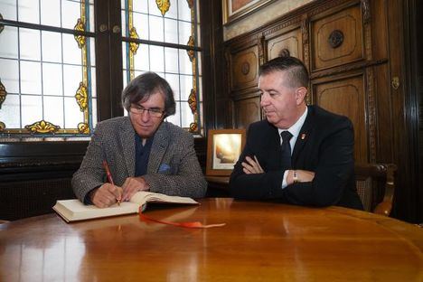 La Diputación de Albacete abre sus puertas a Mircea Crtrescu, referente mundial de la literatura