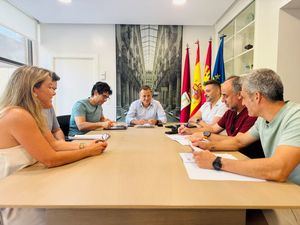 Manuel Serrano se reúne con representantes sindicales de CCOO de empresas del Parque Aeronáutico y Logístico, y destaca que “compartimos la apuesta por el desarrollo industrial de la ciudad”