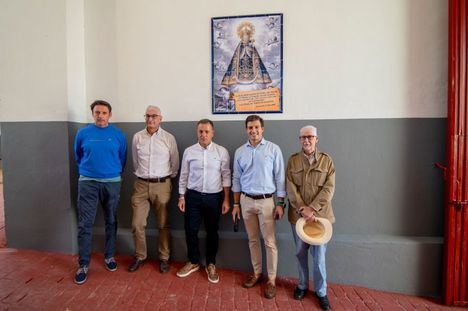 Inauguración del azulejo en la Puerta de cuadrillas, un tributo a la importancia cultural de la Virgen en el ámbito taurino