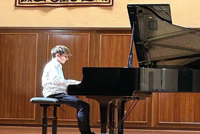 El Real Conservatorio Profesional de Música y Danza presenta el “Concierto de Piano antes de Navidad”
