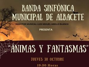 Elena Serrallé anima a los albaceteños a disfrutar del concierto de la Banda Sinfónica Municipal y de las sesiones de autocine organizadas con motivo de Halloween