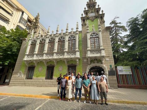 Alumnos de un curso formativo de Fudecu visitan el Museo de la Cuchillería, “para conocer esta seña de identidad de la ciudad que además es un símbolo del sector donde van a trabajar”