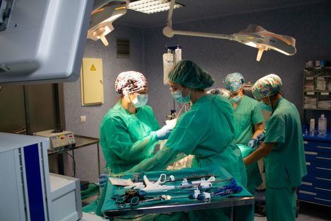 Residentes y médicos especialistas de Urología se forman en cirugía laparoscópica