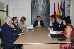 Manuel Serrano firma con Globalcaja el crédito que permitirá al Ayuntamiento invertir 23 millones en obras fundamentales para la ciudad