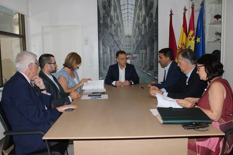 Manuel Serrano firma con Globalcaja el crédito que permitirá al Ayuntamiento invertir 23 millones en obras fundamentales para la ciudad