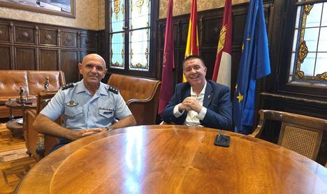Cabañero recibe al nuevo coronel Jefe de la Maestranza Aérea de Albacete y reitera el compromiso de la Diputación con esta unidad militar “referente”