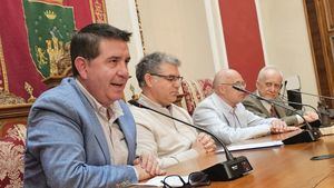 Cabañero destaca la figura del Tamborilero del Año como símbolo del Hellín que une