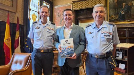 Cabañero da la bienvenida al nuevo Coronel Jefe del TLP, reafirmando la plena colaboración institucional de la Diputación de Albacete con este programa de excelencia