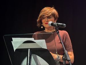 Elena Serrallé afirma que “apostar por la Universidad Popular es apostar por la igualdad de oportunidades, la cohesión social y el futuro” durante la inauguración del curso 2025-2026