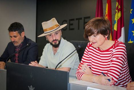 Serrallé señala que la actuación de Jairo deRemache “refuerza la apuesta del Ayuntamiento por una cultura joven, diversa y accesible”