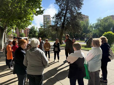 De la Calzada asegura que los ‘Paseos activos’ donde participan más de cien personas mayores son “una ayuda para mantener la autonomía y la calidad de vida”
