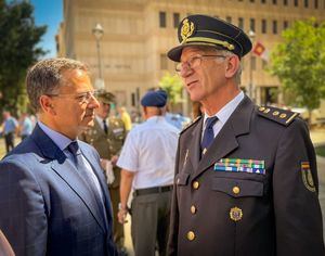 Manuel Serrano se suma al homenaje que Albacete le ha rendido a los policías nacionales víctimas del terrorismo y a sus familias y pone en valor su labor ejemplar para garantizar la paz