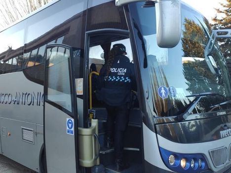 La Policía Local de Albacete intensificará la vigilancia en el transporte escolar con controles técnicos y administrativos para garantizar trayectos seguros del 25 al 29 de este mes