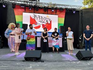El Ayuntamiento continuará desarrollando sus programas de prevención de agresiones sexuales y violencias contra las personas LGTBI en espacios festivos durante 2026/2027