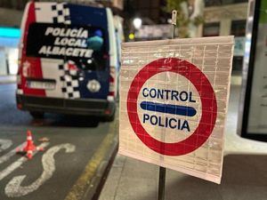 Cinco conductores han sido denunciados por conducir bajo los efectos del alcohol en la última campaña especial de la Policía Local, donde se hicieron 1.146 controles