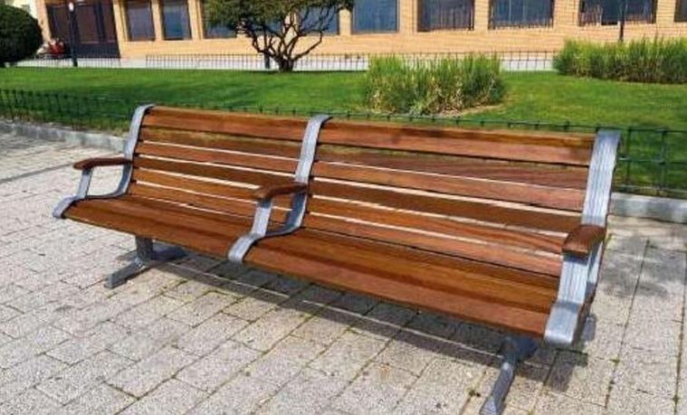 El Ayuntamiento ha restaurado 120 bancos y 7 papeleras dentro de su labor continuada de mantenimiento y mejora del mobiliario urbano