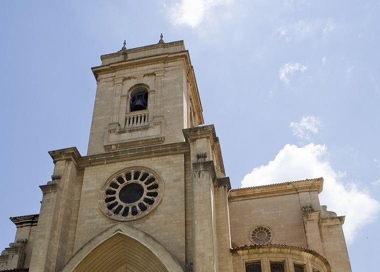 Manuel Serrano afirma que la nueva iluminación ornamental exterior de la Catedral “ensalzará la belleza de esta joya patrimonial y reforzará su papel como seña de identidad de Albacete”